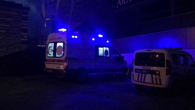 Sağanak Yağışta Avm’nin Tavanı Çöktü: 1 Yaralı