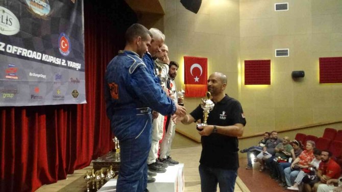2022 Akdeniz Off-road Kupası 2. Ayağında Dereceye Girenlere Kupa Ve Madalyaları Verildi