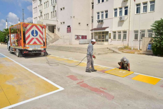 Kepez’in Okul Bahçeleri Renkleniyor