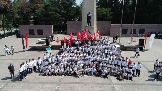 300 Kişilik Zeybek İle 100. Yıl Coşkusu