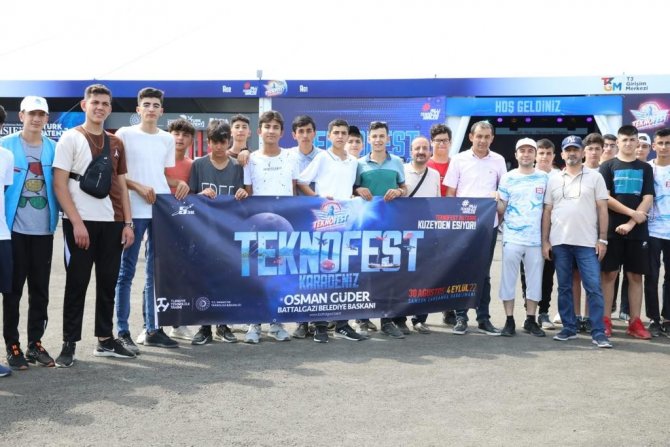 Başkan Güder Gençlerin Teknofest Gezisi Talebini Geri Çevirmedi