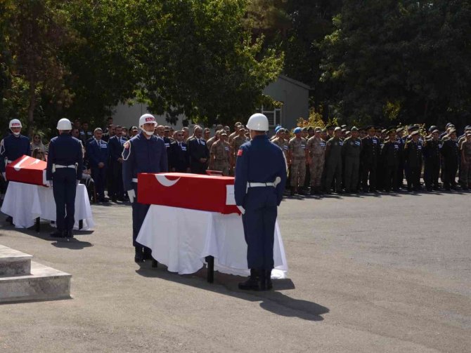 Paraşüt Kazasında Hayatını Kaybeden İki Astsubay İçin Cenaze Töreni Düzenlendi