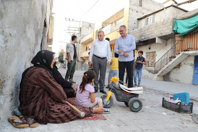 Hasta Ve Yoksulları Kapı Kapı Dolaşıyor
