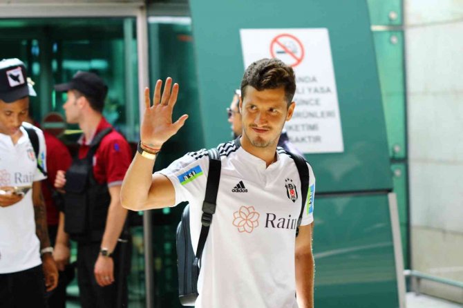 Beşiktaş Kafilesini Taşıyan Uçak Başkent’e İndi
