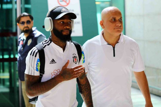 Beşiktaş Kafilesini Taşıyan Uçak Başkent’e İndi