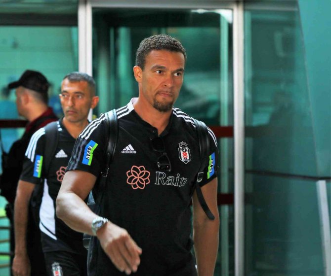 Beşiktaş Kafilesini Taşıyan Uçak Başkent’e İndi