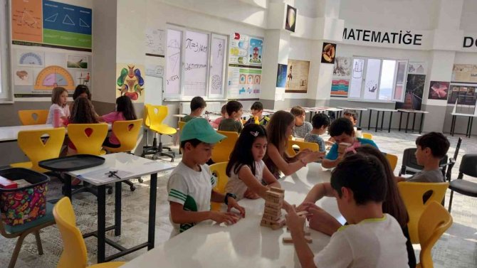 Yaz Bilim Kampında 714 Öğrenci Etkinliklere Katıldı