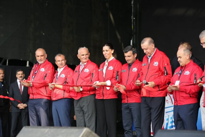 Canik Kısa Film Yarışması’nın Ödülünü Cumhurbaşkanı Erdoğan Verdi