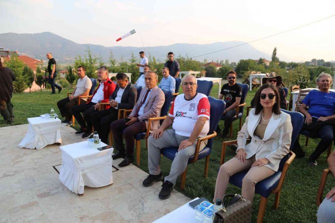 Yamaç Paraşütü Ön Dünya Kupası Xc Open Yarışları Birincileri Ödüllendirildi