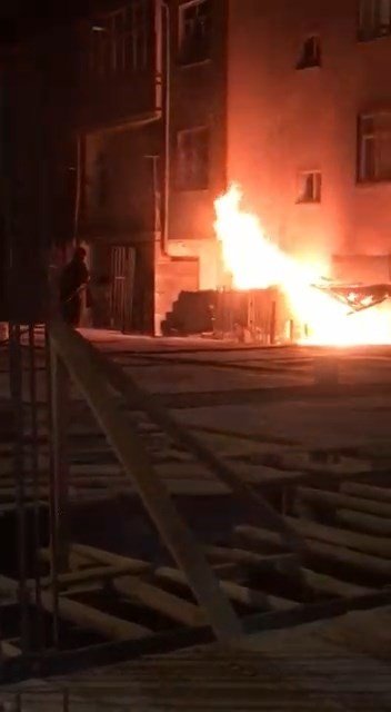 Elazığ’da Korkutan Odunluk Yangını