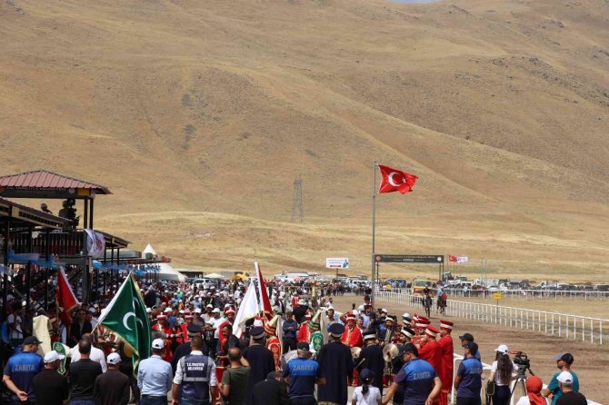 Rahvan At Yarışları Nefes Kesti