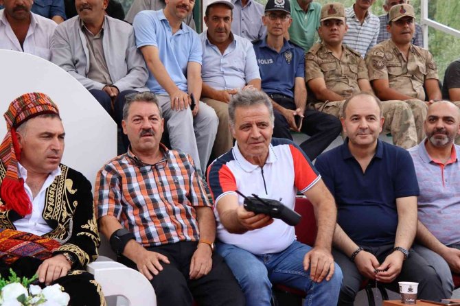 Tortum’da Altın Kemeri Kenan Gör Kazandı