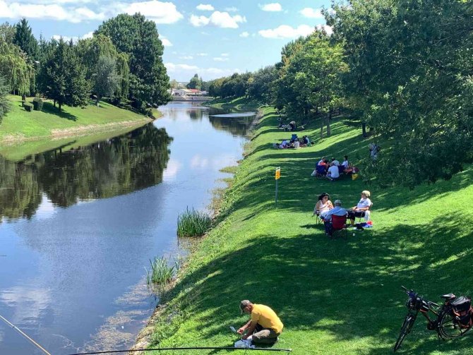 Sandalyesini Alan Kentpark’a Koştu