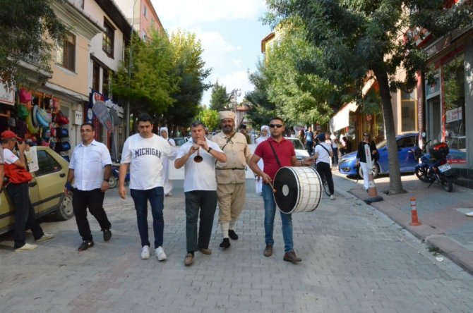 General Asım Gündüz, Emet’in Cadde Ve Sokaklarında