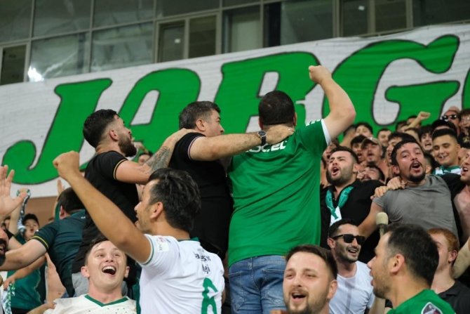 Aytekin Şenlikoğlu Taraftarlarla Birlikte Maçı İzledi