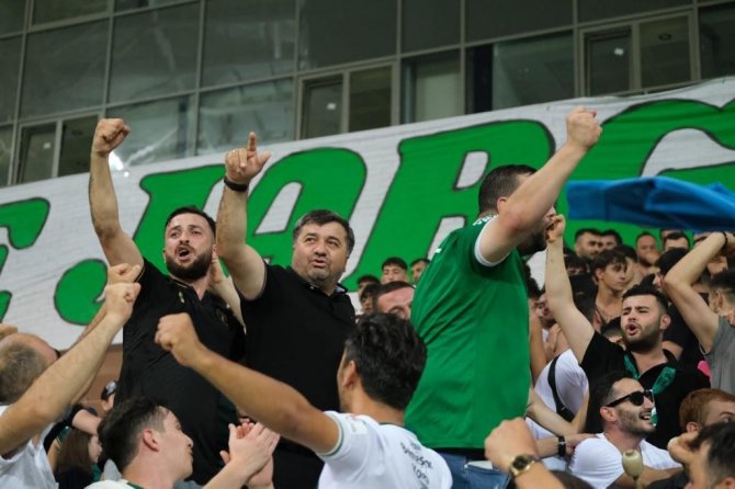Aytekin Şenlikoğlu Taraftarlarla Birlikte Maçı İzledi