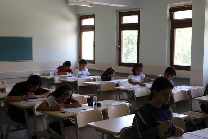 İ̇lköğretim Ve Ortaöğretim Kurumları Bursluluk Sınavı Sorunsuz Tamamlandı