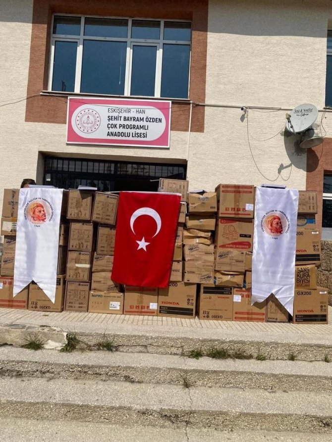 İ̇stanbul Eskişehirliler Derneği’nden 2 Bin Kitap Desteği