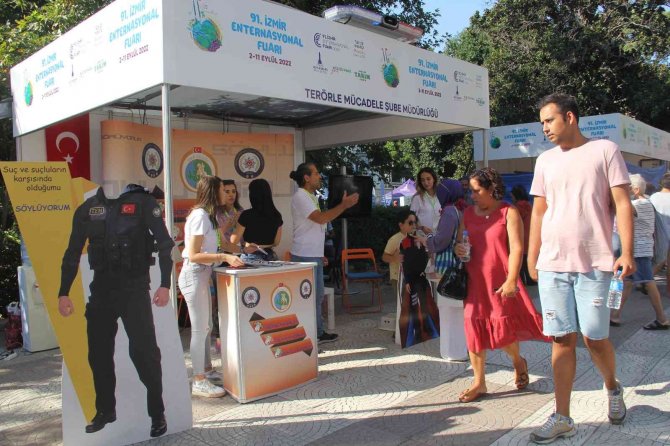 Gönüllü Öğrenciler, Terör Şubeden Öğrendiklerini Fuar Standında Anlatıyor