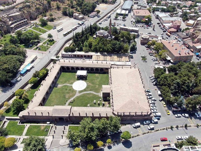 3.5 Asırlık Çarşı ’Çiçek’ Açtı