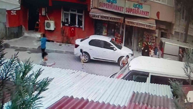 Sokakta Oyun Oynayan Çocuk Aracın Altında Kalarak Feci Şekilde Hayatını Kaybetti