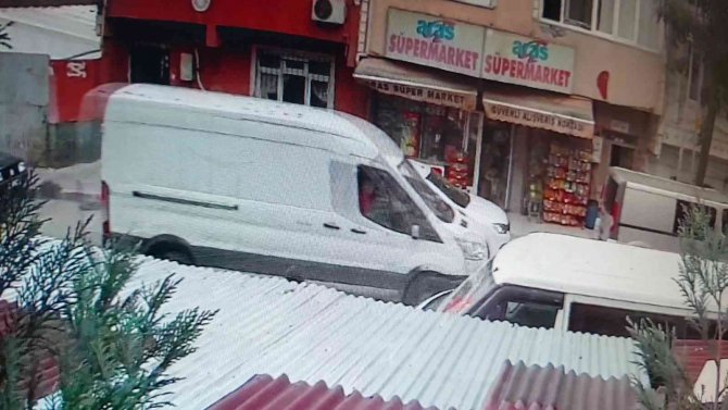 Sokakta Oyun Oynayan Çocuk Aracın Altında Kalarak Feci Şekilde Hayatını Kaybetti