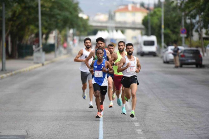 14. İ̇smail Akçay Yol Koşusu Yapıldı