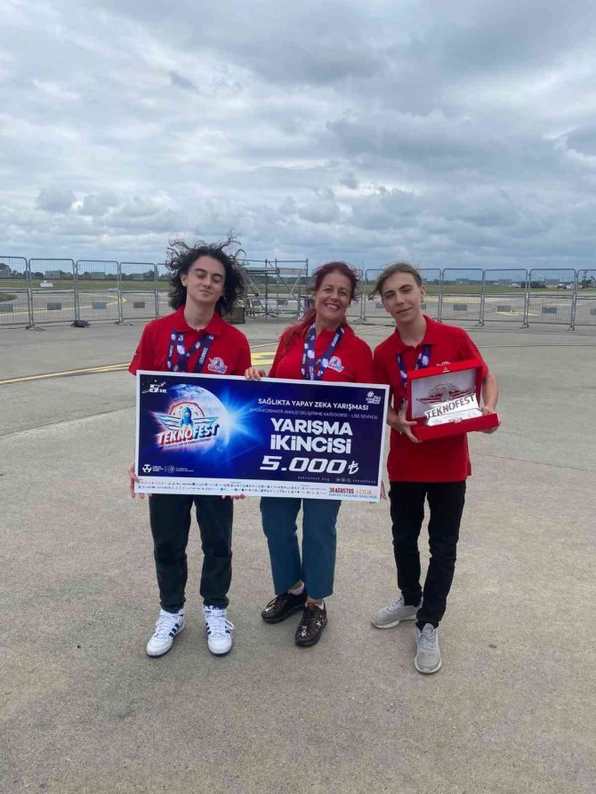 Aydınlı Öğrenciler Meme Kanserinde Erken Teşhis İçin Proje Geliştirdi