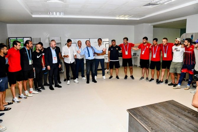 Vali Pehlivan, Yeni Mersin İ̇dman Yurdu’nun İlk Maçını İzledi