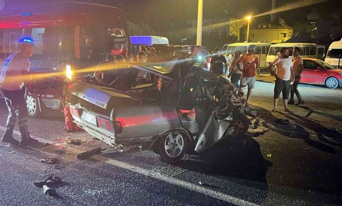 İ̇ki Otomobilin Yarışı Kazaya Neden Oldu: 1 Ağır Yaralı