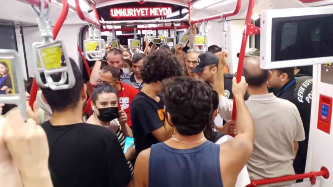Tramvayda Gerginlik: Çevik Kuvvet Olaya Müdahale Etti