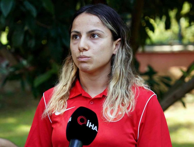 Kadın Milli Güreşçilerin Hedefi Dünya Şampiyonluğu