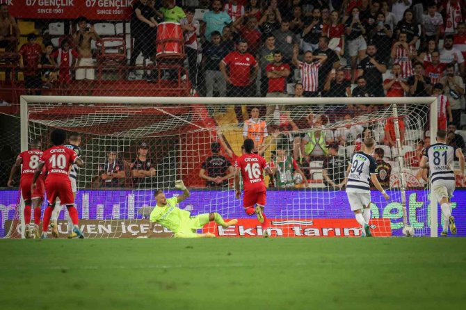 Spor Toto Süper Lig: Antalyaspor: 0 - Kasımpaşa: 1 (İ̇lk Yarı)