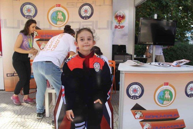 Gönüllü Öğrenciler, Terör Şubeden Öğrendiklerini Fuar Standında Anlatıyor