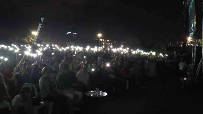 Ümraniye’de ’Yazfest’in 3. Günü Hakan Altun Konseriyle Devam Etti