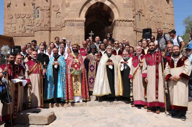 Akdamar Adası’ndaki 10. Ermeni Ayini Sona Erdi