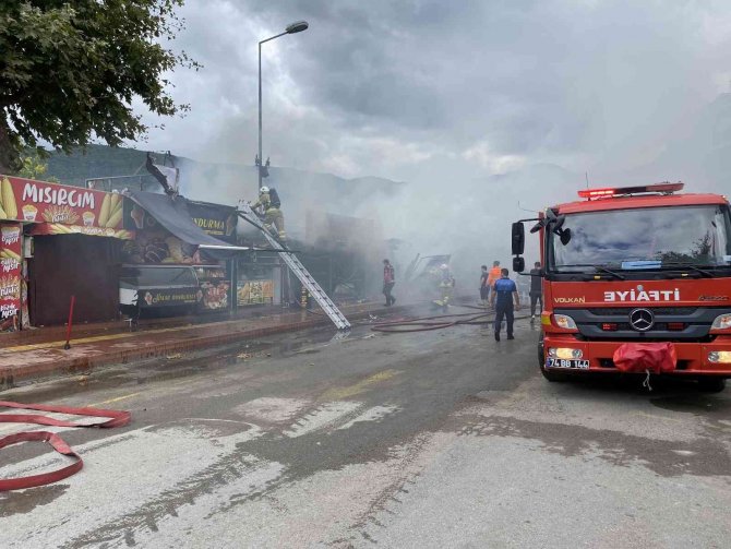 Amasra’da Yangın: 2 Kafe Ve 3 Büfe Küle Döndü