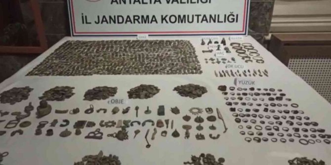 Antalya’da Jandarma 3 Bin 331 Parça Tarihi Eser Ele Geçirdi