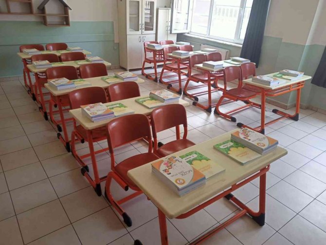 Balıkesir’de Öğrencilere 1 Milyon 678 Bin Ücretsiz Ders Kitabı