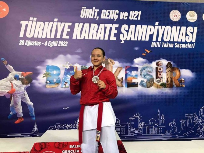 Karateciler Dünya Şampiyonası Vizesi Aldı