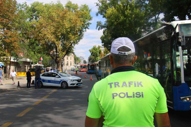 Başkent’te Çakarlı Araç Denetimi