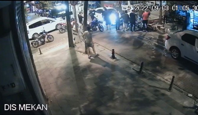 Bayrampaşa’da Aynı Noktada Meydana Gelen 2 Kaza Kamerada: 4 Yaralı