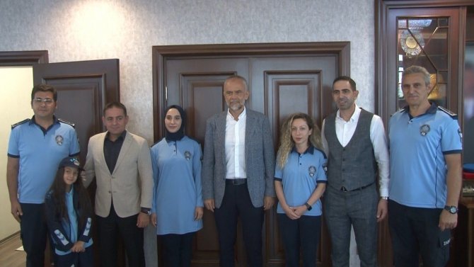 Çekmeköy’de Minik Zabıtalar Esnaf Ziyaretine Çıktı
