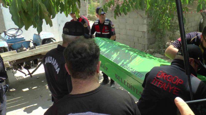 Önce Kurşunladı, Sonra Boğazını Kesti