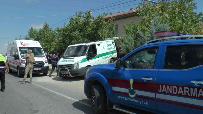 Önce Kurşunladı, Sonra Boğazını Kesti