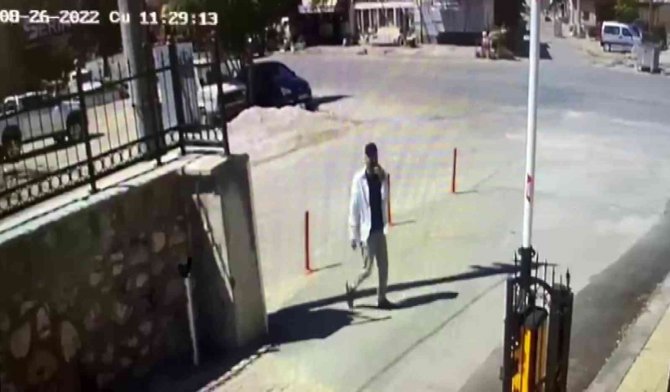 Yaşlı Adamın Altın Ve Parasını Dolandıran Şüpheli: “Yakışıklı Çıkart Ha”