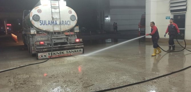 Hastanenin Bahçesi Yıkanarak Dezenfekte Edildi