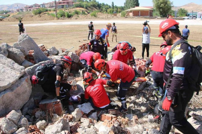 Elazığ’da 345 Personelin Katıldığı Deprem Ve Yangın Tatbikatı Nefes Kesti