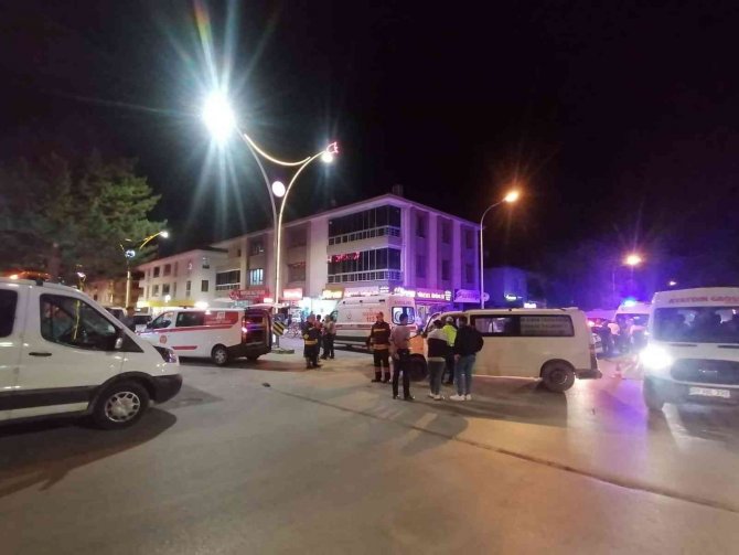 Erzincan’da Trafik Kazası: 3 Yaralı