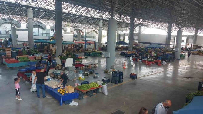 Kurallara Uymayan Pazarcıların Tezgahları Kapatılıyor